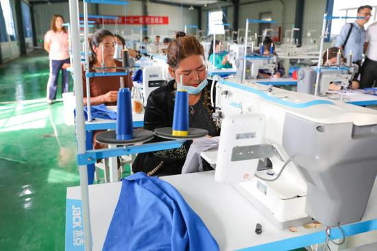 杰克缝纫机股份捐赠缝纫设备助力托喀依乡二队服装厂发展